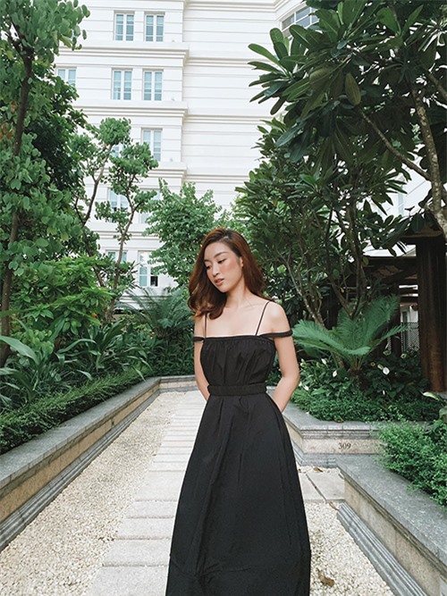 Học sao Việt mặc đồ tông đen sành điệu dạo phố tiết thu