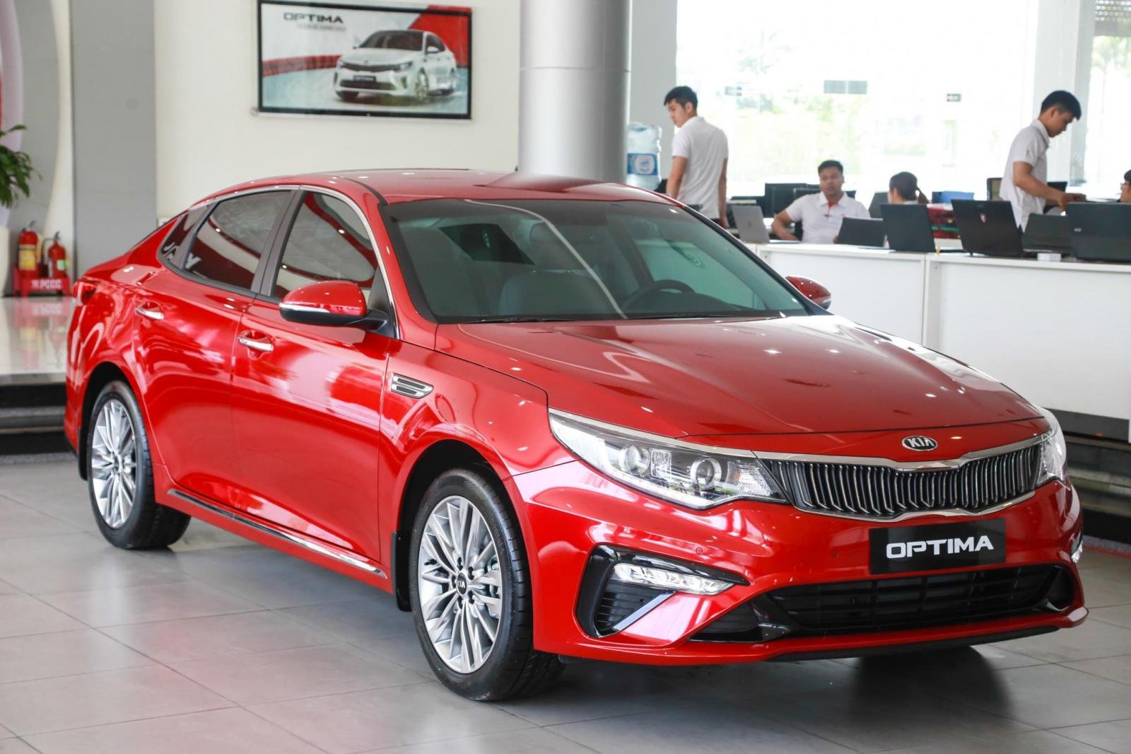 Giá xe ôtô hôm nay 13/10: Kia Optima tặng phụ kiện chính hãng