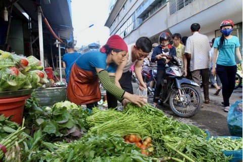 Tiêu dùng trong tuần: Giá vàng giảm mạnh, trong khi giá thực phẩm tăng phi mã