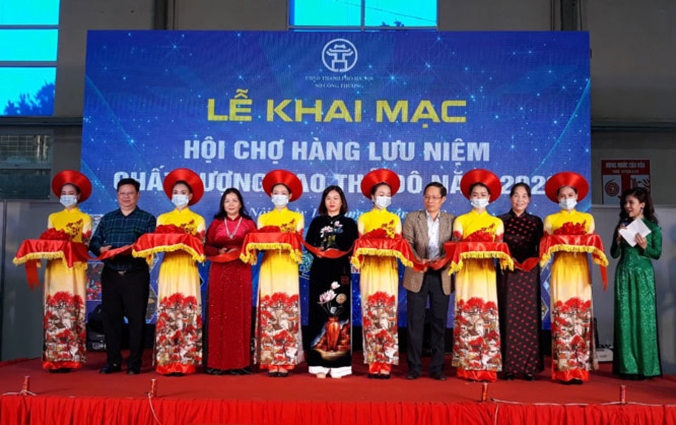 Khai mạc "Hội chợ hàng lưu niệm chất lượng cao Thủ đô năm 2020"