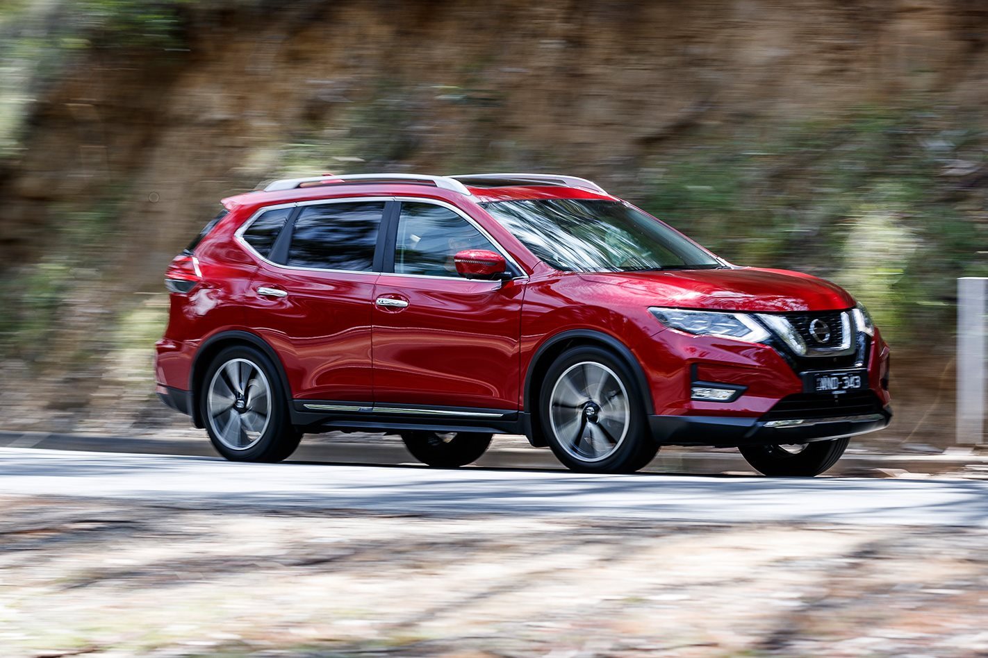 Giá xe ôtô hôm nay 24/11: Nissan X-Trail giảm đến 30 triệu đồng