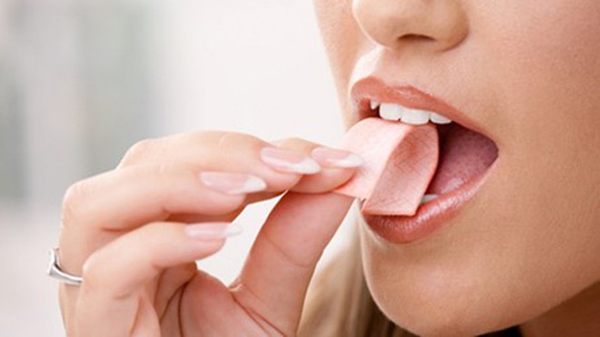 Hậu quả khôn lường khi thường xuyên nhai kẹo cao su