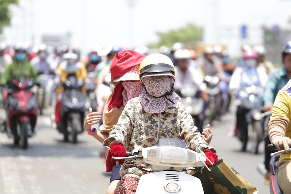 Tia cực tím ở TP Hồ Chí Minh lên mức nguy hiểm vào trưa ngày 3/12