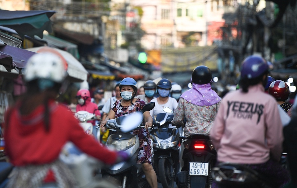 Dù mức phạt cao, nhiều người vẫn không đeo khẩu trang phòng Covid-19 nơi công cộng 