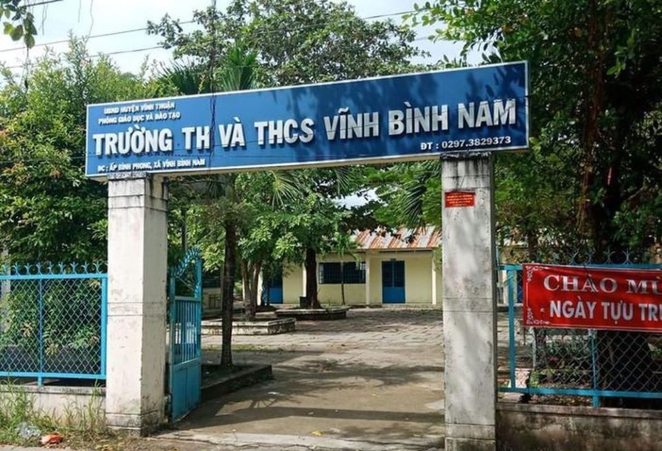 Thầy giáo bị buộc thôi việc vì sàm sỡ hai nữ sinh lớp 4