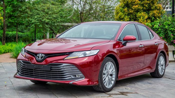 Giá xe ôtô hôm nay 19/12: Toyota Camry có giá 1,029-1,235 tỷ đồng