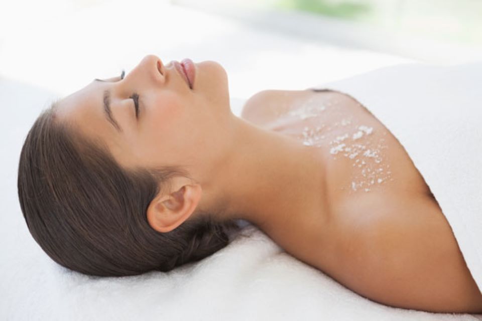 6 cách đơn giản giúp nếp nhăn cổ biến mất sau vài tuần