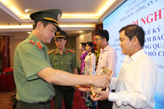 TP Hồ Chí Minh: Tăng cường kiểm tra giám sát đối với du khách nước ngoài