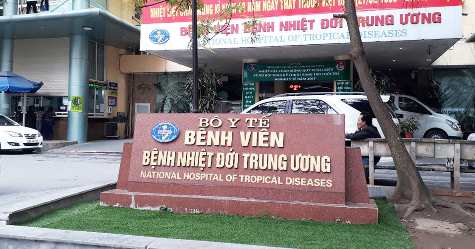 Nhân viên sân bay Vân Đồn mắc Covid-19 suy hô hấp, tổn thương phổi nặng