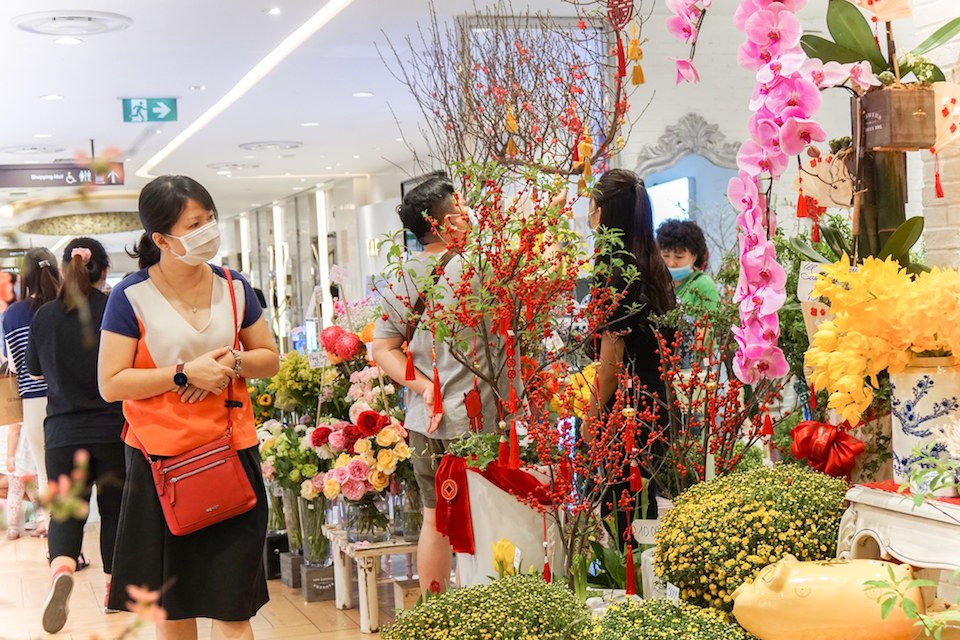 Hoa nhập khẩu hút khách chơi Tết tại TP Hồ Chí Minh