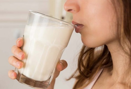 Uống nhiều sữa có nguy cơ bị sỏi thận không?