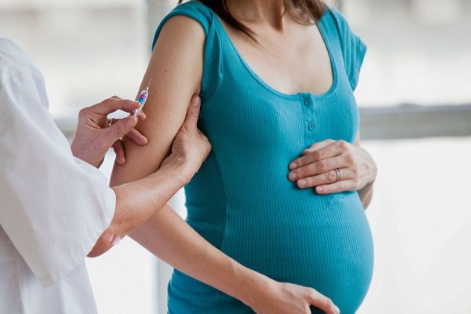Phụ nữ mang thai và cho con bú có thể tiêm vaccine Covid-19?