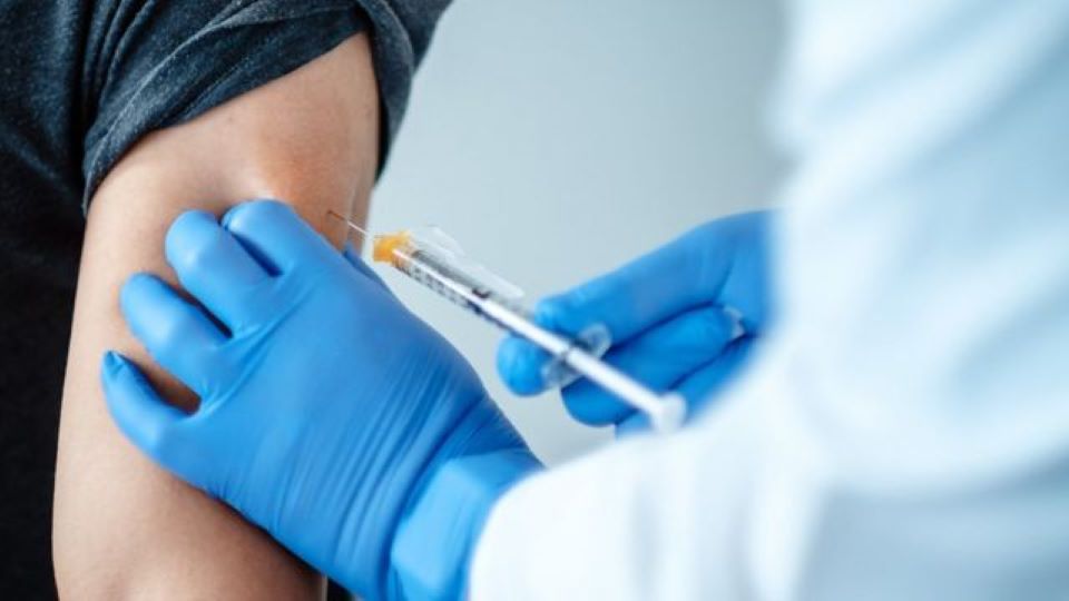 Những nhóm người nào được ưu tiên tiêm và miễn phí vaccine Covid-19?