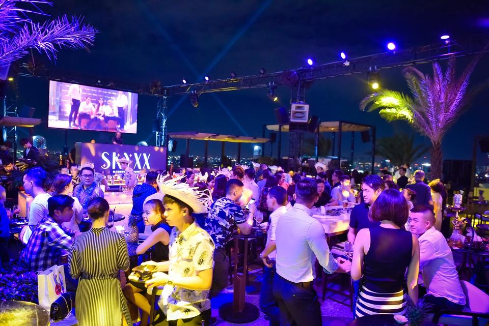 TP Hồ Chí Minh cho phép vũ trường, quán bar, karaoke hoạt động trở lại từ hôm nay (19/3)
