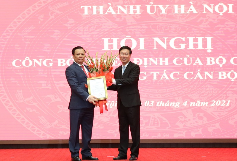 Công bố quyết định của Bộ Chính trị phân công đồng chí Đinh Tiến Dũng làm Bí thư Thành ủy Hà Nội