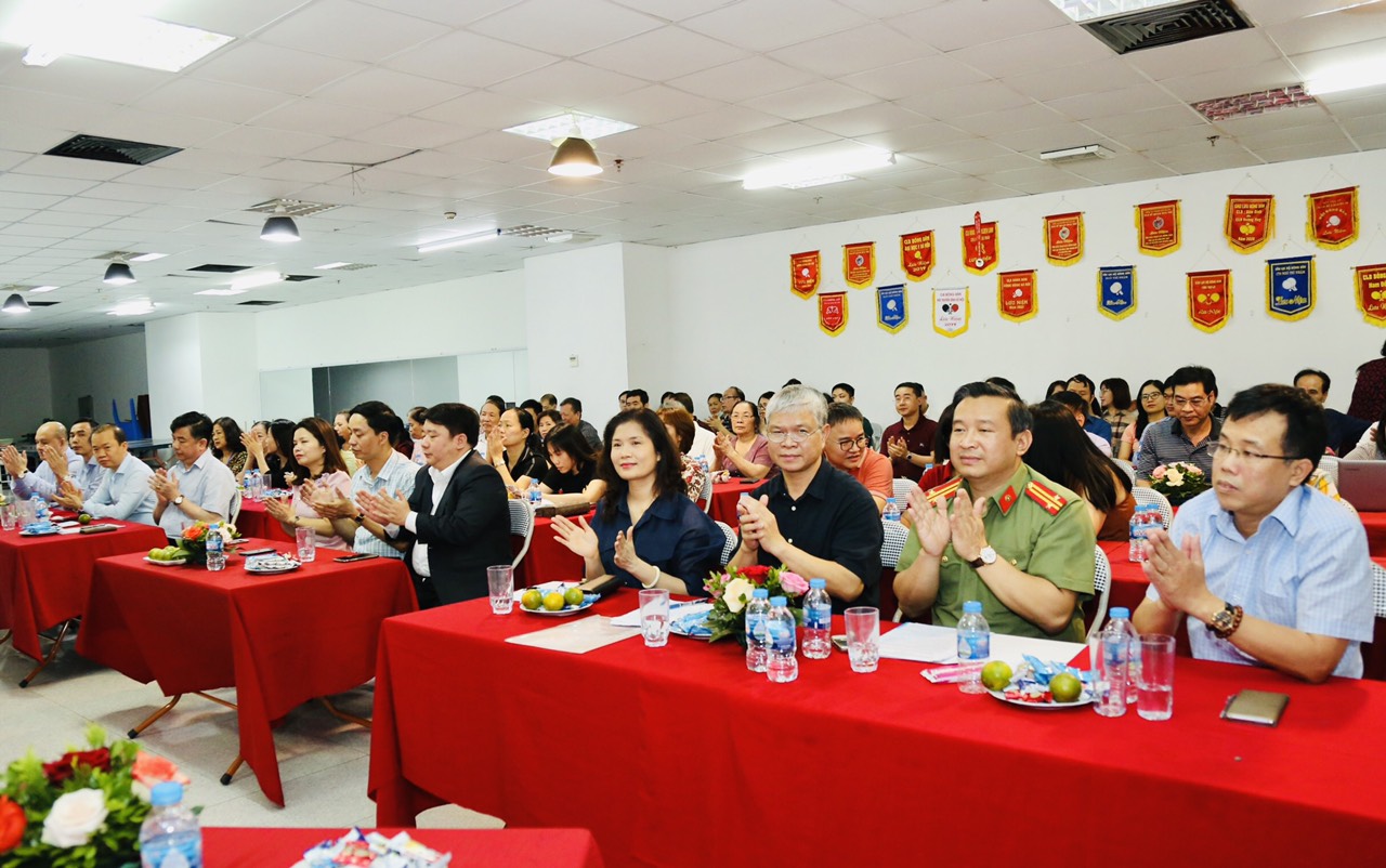 Cử tri nơi cư trú tín nhiệm cao giới thiệu Tổng Biên tập báo Kinh tế & Đô thị Nguyễn Minh Đức ứng cử đại biểu HĐND TP