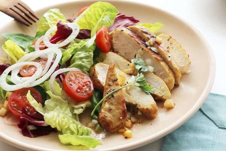 Cuối tuần làm salad ngọt mát cho gia đình
