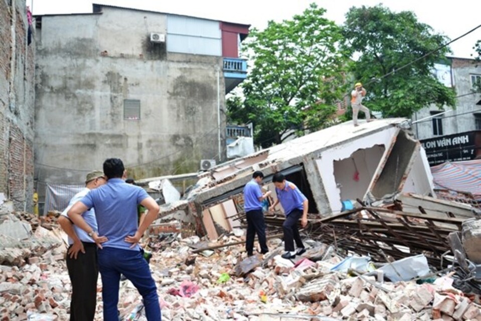 Lào Cai: Nhà 3 tầng đổ sập trong đêm do hàng xóm đào móng xây hầm