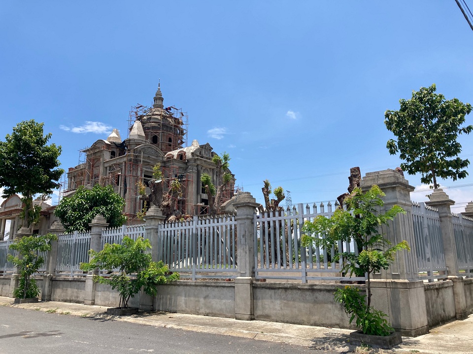 Đồng Nai: Gia đình nguyên Bí thư xã xây "lâu đài" trên đất nông nghiệp