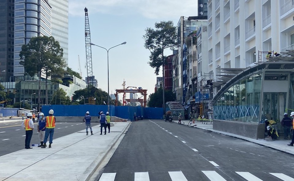 TP Hồ Chí Minh: Tháo dỡ rào chắn đường Lê Lợi, xe cộ được lưu thông hai chiều từ ngày 30/4