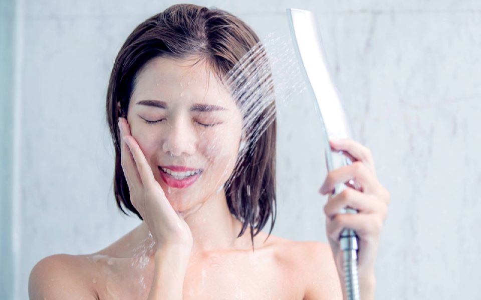 Tắm nước nóng hay nước lạnh sẽ tốt cho sức khỏe?
