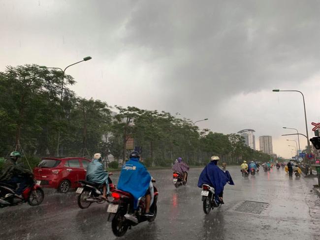 Dự báo thời tiết ngày 10/6/2021: Hà Nội tiếp tục có mưa dông kèm lốc, sét