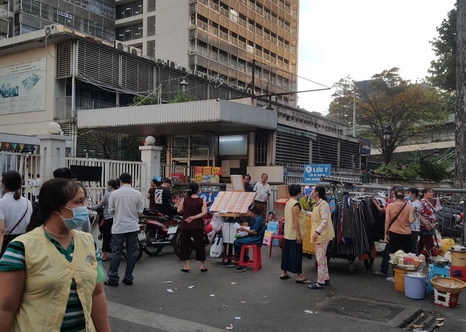 TP Hồ Chí Minh: Phát hiện hai người buôn bán trước cổng Bệnh viện Từ Dũ mắc Covid-19