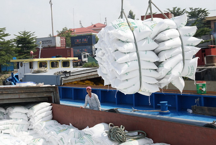 Kiểm tra thi hành pháp luật về xuất nhập khẩu gạo