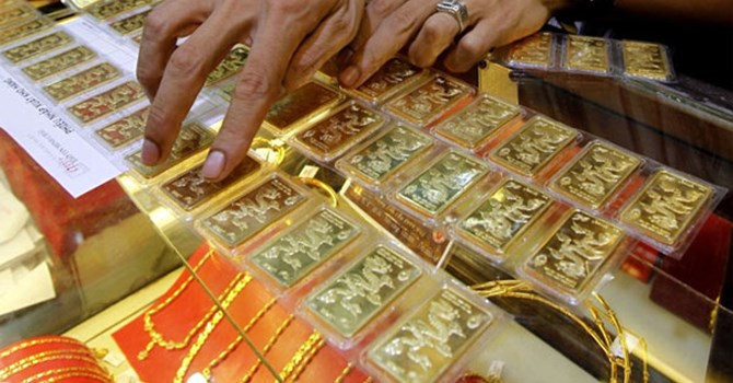 Giá vàng thế giới chiều 7/7 tiếp đà tăng mạnh, trong nước biến động nhẹ