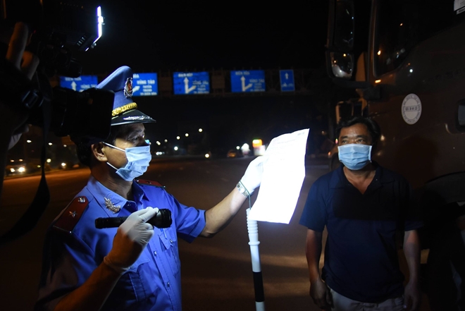 Người điều khiển, hành khách trên phương tiện giao thông ra vào TP Hồ Chí Minh phải có Giấy xét nghiệm âm tính SARS-CoV-2