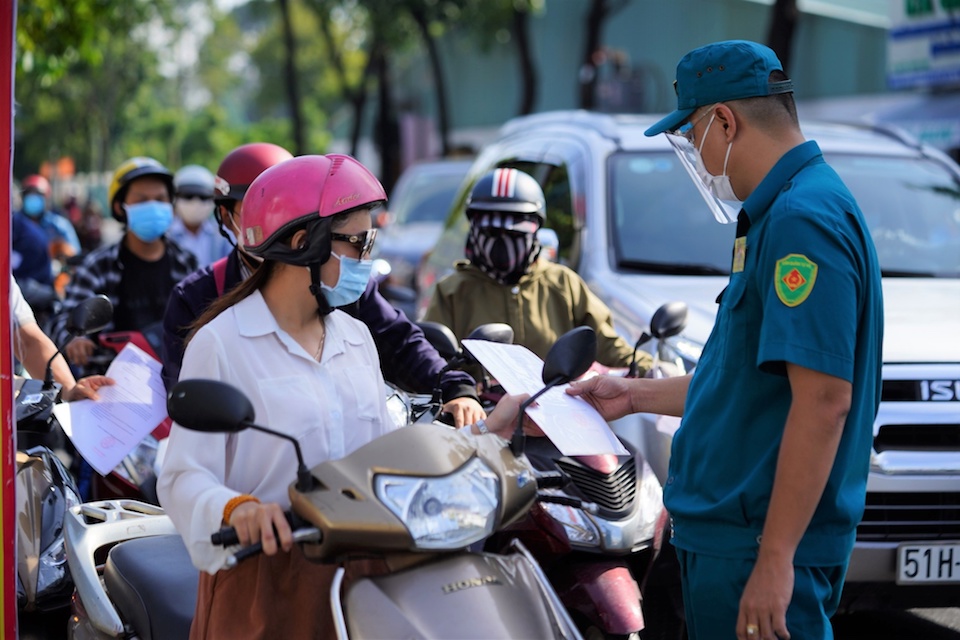 TP Hồ Chí Minh: Bỏ kiểm tra giấy xét nghiệm với người ra đường có lý do chính đáng