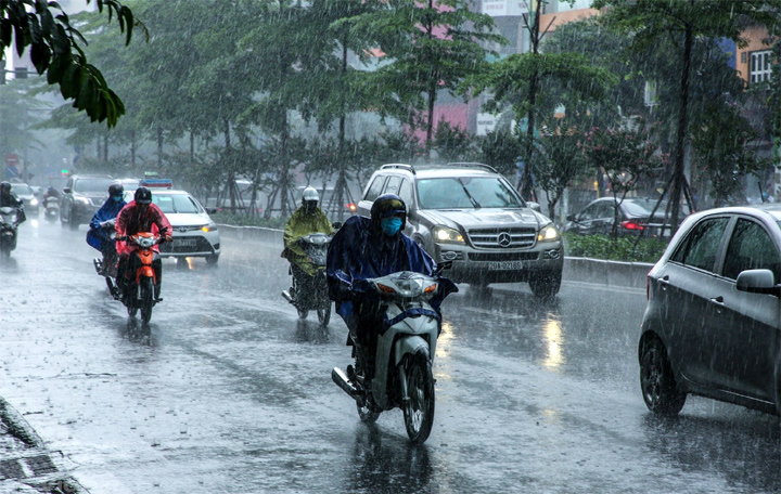 Dự báo thời tiết ngày 19/7/2021: Hà Nội có mưa dông kèm lốc, sét