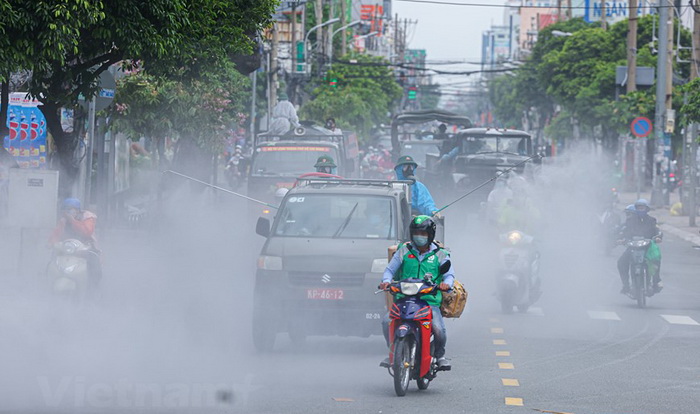 Dừng phun khử khuẩn diệt Covid-19 ngoài trời