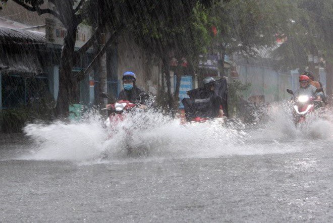 Dự báo thời tiết ngày 9/8/2021: Hà Nội mưa to kèm lốc sét và gió giật mạnh