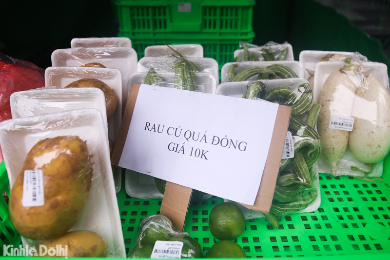 [Ảnh] Hà Nội: Ấn tượng với mô hình cửa hàng không người bán trong những ngày giãn cách xã hội