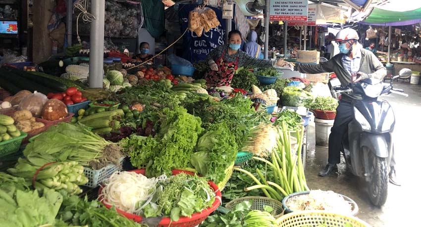 Thị trường rau xanh Hà Nội “giảm nhiệt”, nguồn cung dồi dào