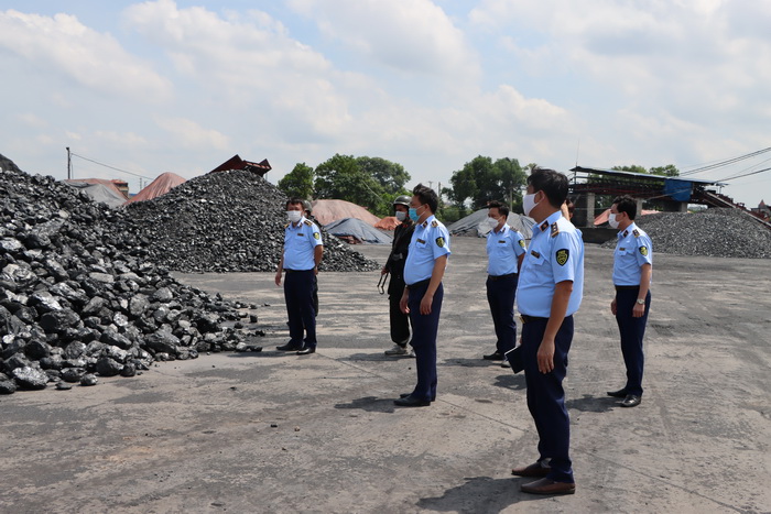 Khởi tố nhóm đối tượng mua bán trái phép hàng triệu tấn than