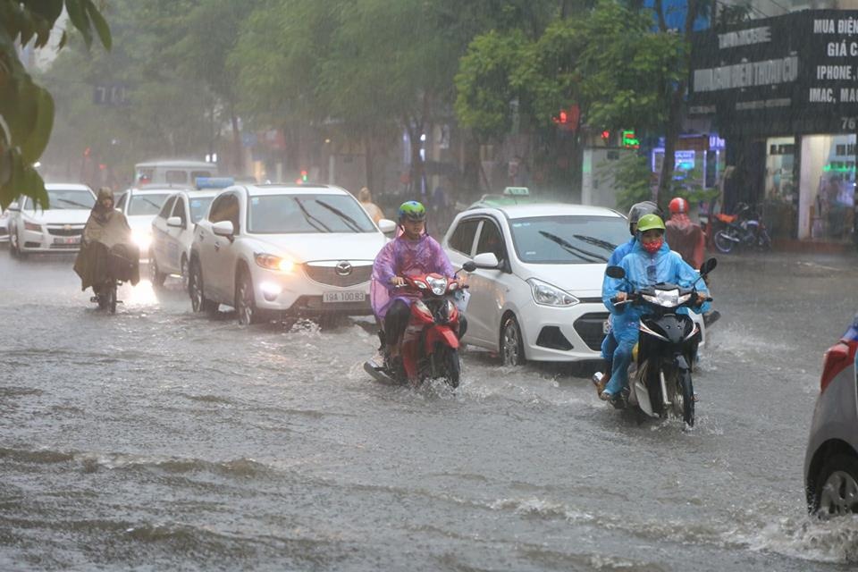 Dự báo thời tiết ngày 31/8/2021: Hà Nội có mưa rào và dông