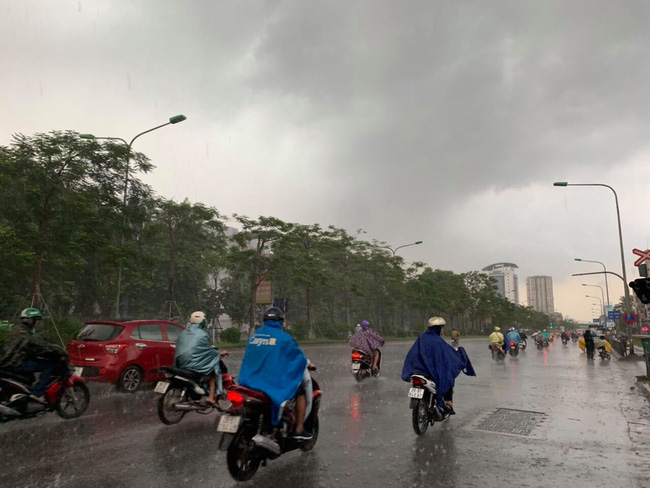 Dự báo thời tiết ngày 16/9/2021: Hà Nội mưa to kèm lốc, sét và gió giật mạnh