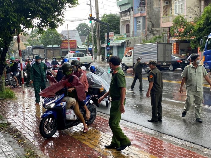 Công an tỉnh Bình Dương thông tin vụ người dân quá khích, gây rối tại chốt khiểm soát dịch