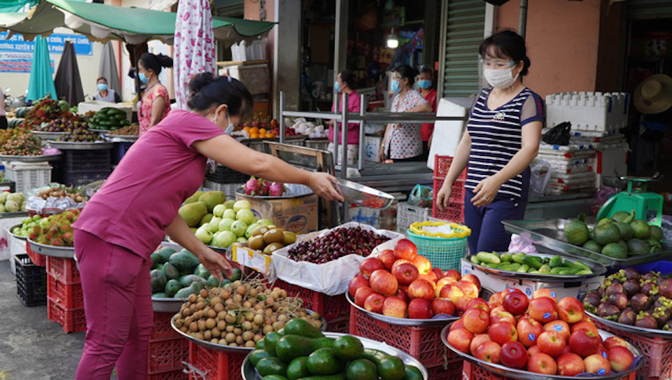 TP Hồ Chí Minh: Hơn 30 chợ truyền thống hoạt động trở lại, giá thực phẩm giảm mạnh