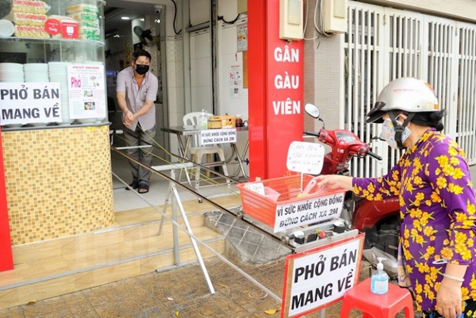 TP Hồ Chí Minh chưa cho phép dịch vụ ăn uống tại chỗ