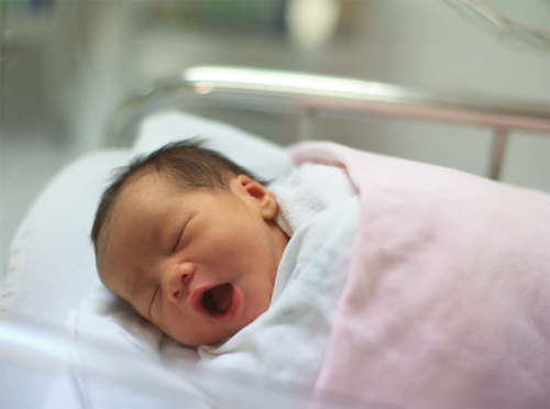 Để trẻ sơ sinh ngủ ngon không quấy khóc đêm