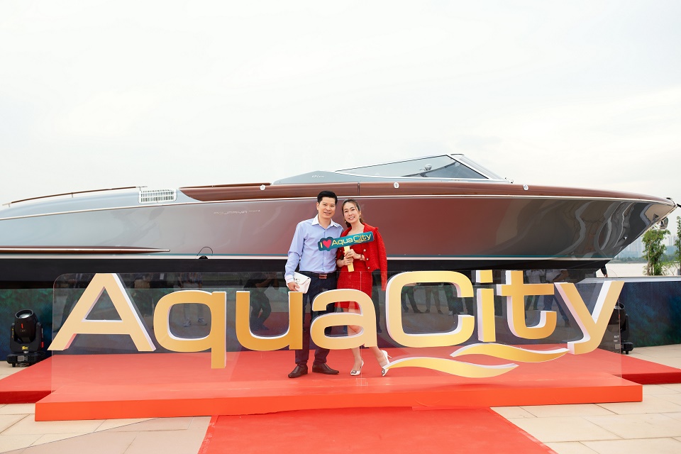 Biểu tượng du thuyền hạng sang cập bến Aqua Marina, Aqua City 