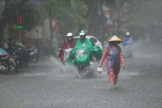 Dự báo thời tiết ngày 8/6/2022: Hà Nội có mưa rào và dông, cục bộ có mưa to