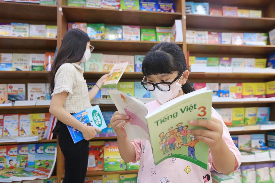 TP Hồ Chí Minh: Yêu cầu trường học không được ép buộc phụ huynh mua sách tham khảo