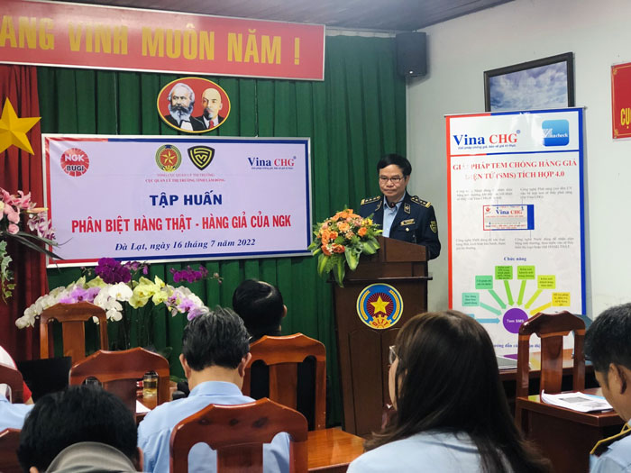 Ông Phạm Văn Cường – Phó Cục trưởng, Cục QLTT tỉnh Lâm Đồng phát biểu mở đầu buổi tập huấn