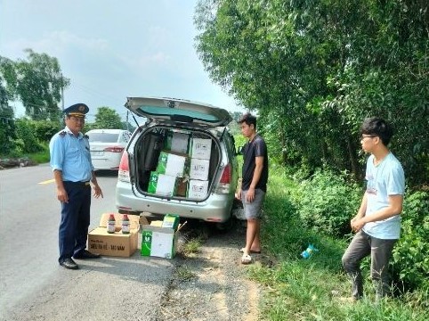 Long An: Ngăn chặn kịp thời số lượng lớn thuốc diệt cỏ nghi nhập lậu đang trên đường tiêu thụ