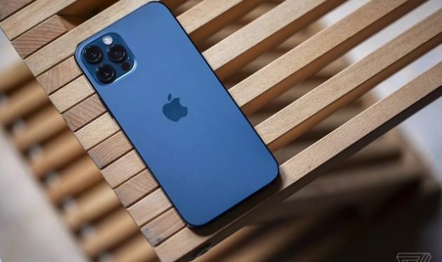 Apple bán iPhone 12 Pro tân trang với giá từ 759 USD