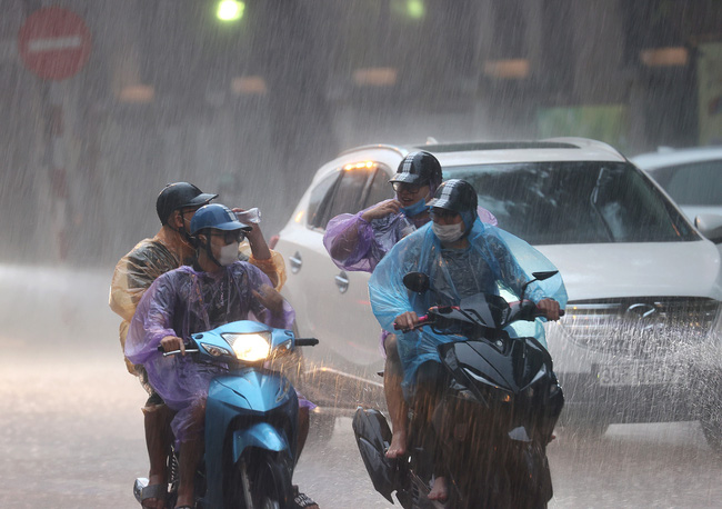 Dự báo thời tiết ngày 9/8/2022: Hà Nội tiếp tục có mưa to